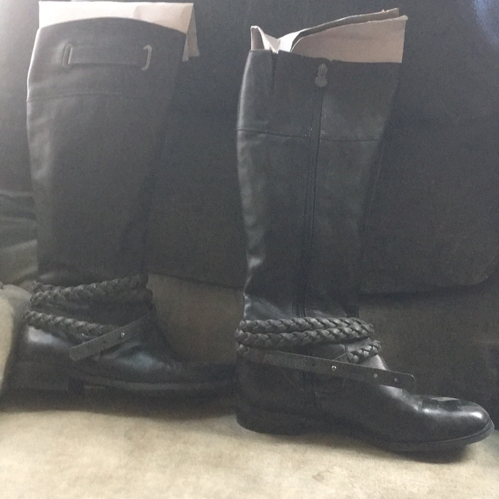 Black Leather boots can take you all seasons 💖